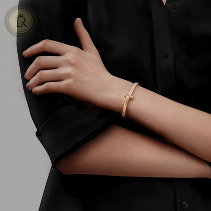 Bracelet Tiffany T orné de diamants en or jaune