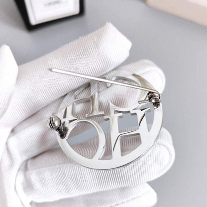 Broche acier CAROLINA HERRERA