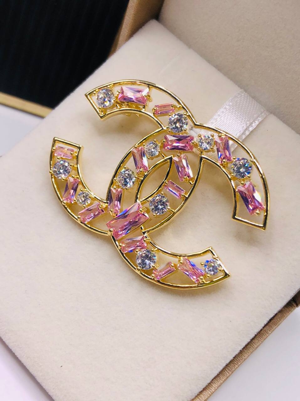 Broche doré CHANEL