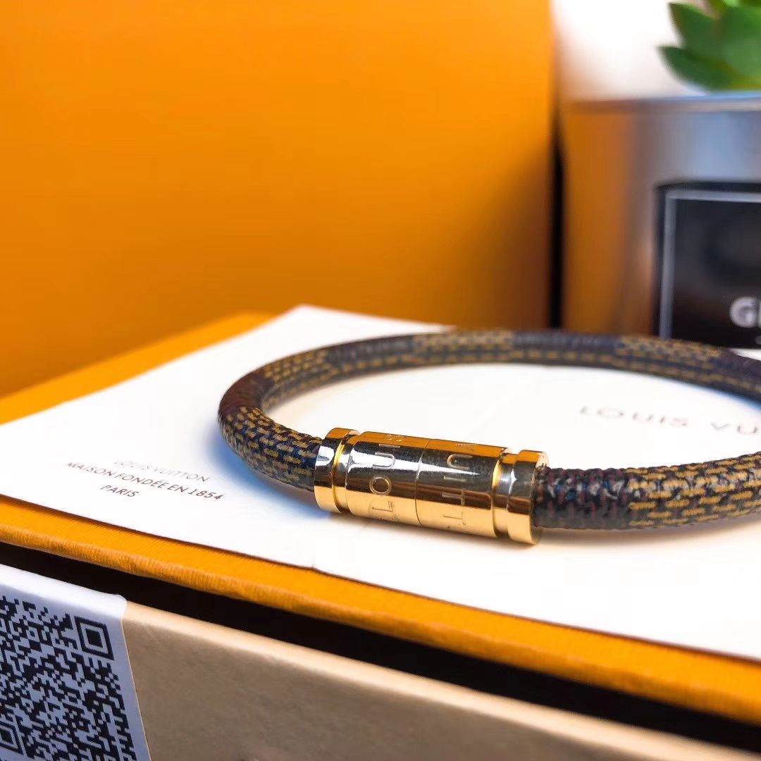 Bracelet cuir magnétique LOUIS VUITTON