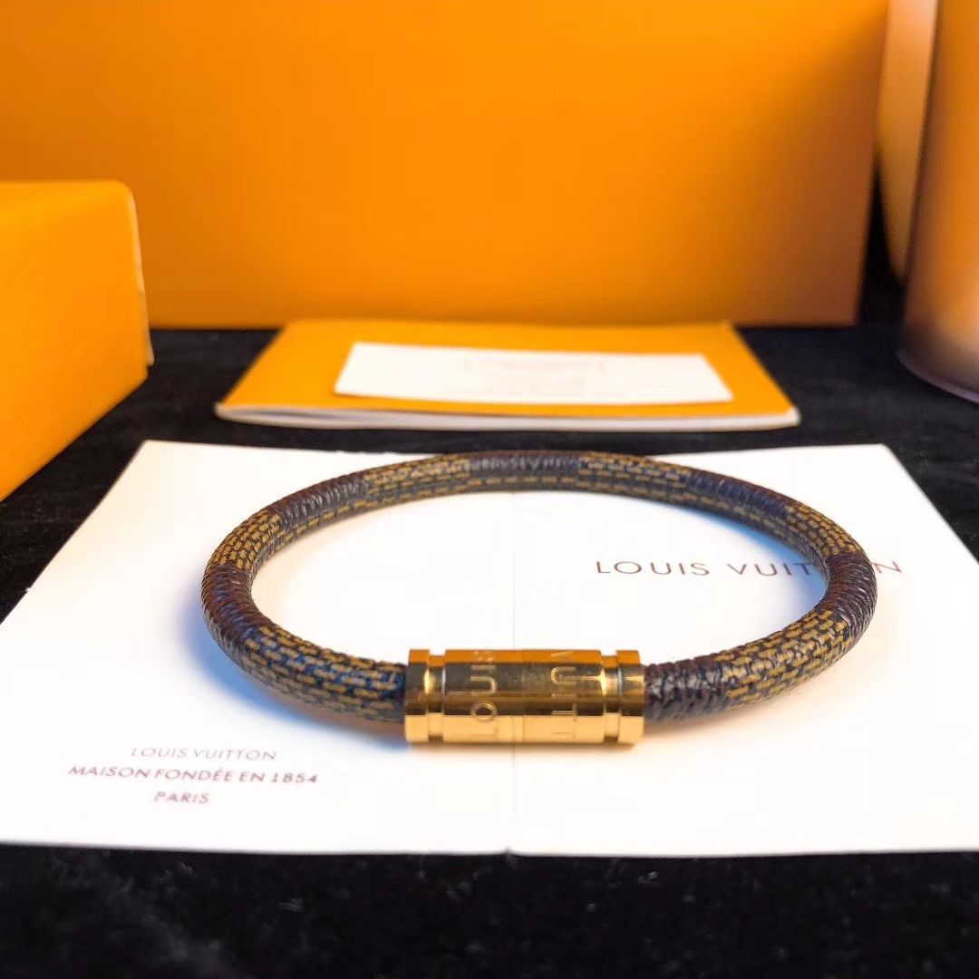 Bracelet cuir magnétique LOUIS VUITTON