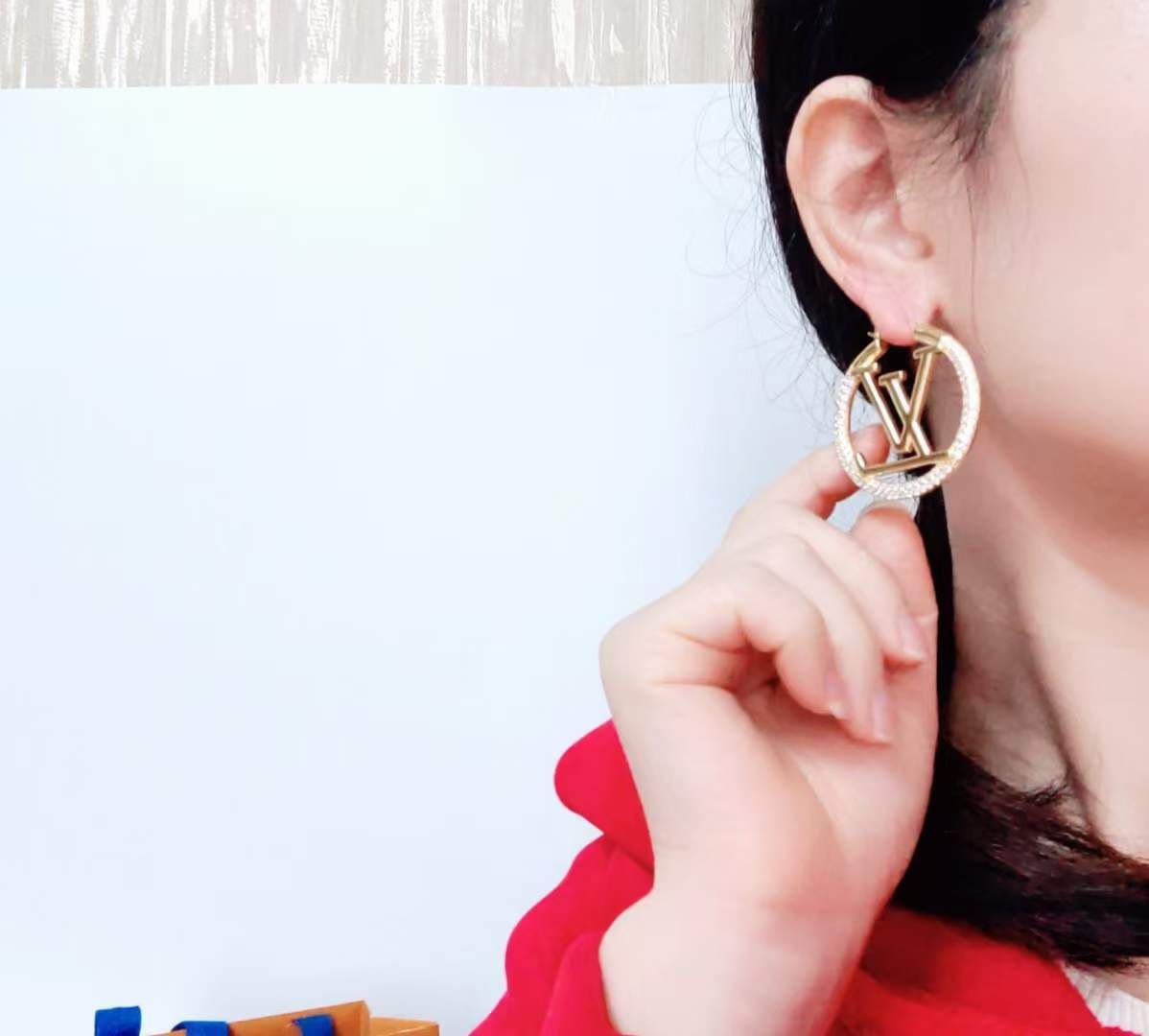 Boucles d'oreilles LOUIS VUITTON strass