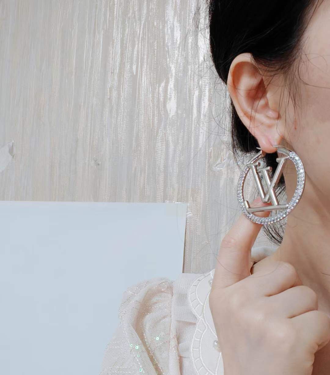 Boucles d'oreilles LOUIS VUITTON strass