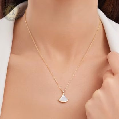 Collier Bvlgari Divas’ Dream Nacre, or jaune