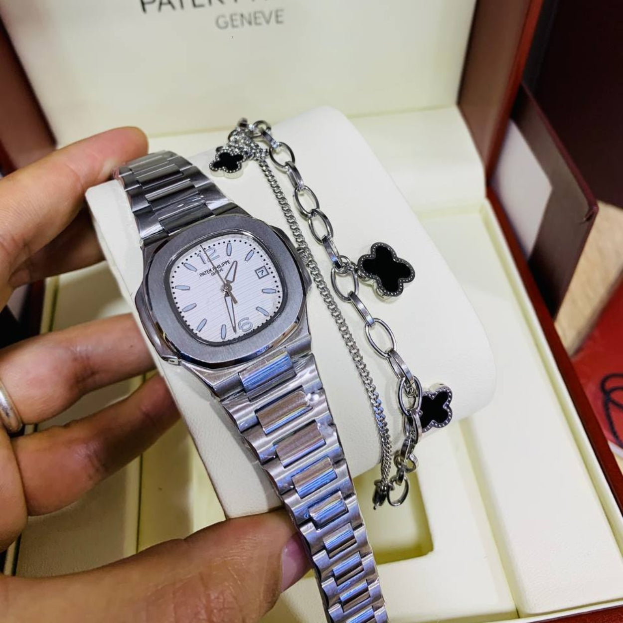 Montre Patek Fond Blanc Pour Femme