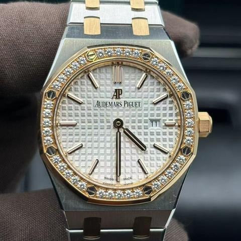Audemars Piguet Royal Oak – Bicolore avec Lunette Sertie de Diamants