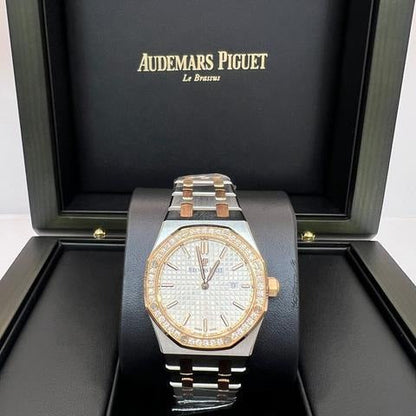 Audemars Piguet Royal Oak – Bicolore avec Lunette Sertie de Diamants