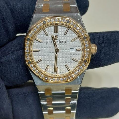 Audemars Piguet Royal Oak – Bicolore avec Lunette Sertie de Diamants